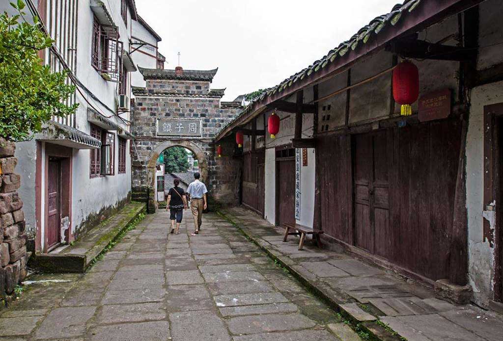 蓬安周子古镇,百牛渡江,中国绸都丝绸博物馆二日游